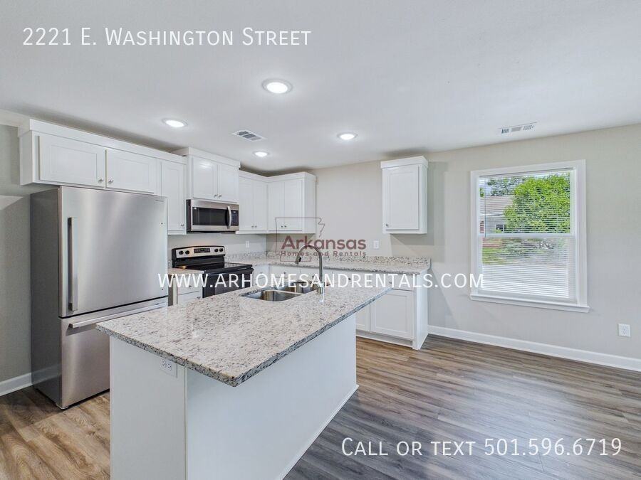 2221 E Washington Ave - Photo 5 of 16