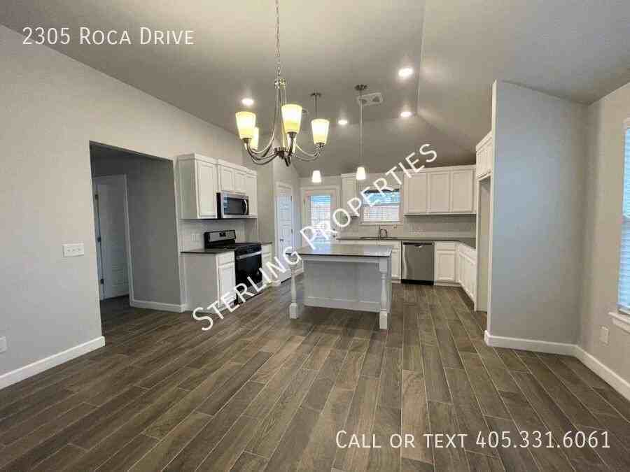 2305 Roca Dr - Photo 5 of 18