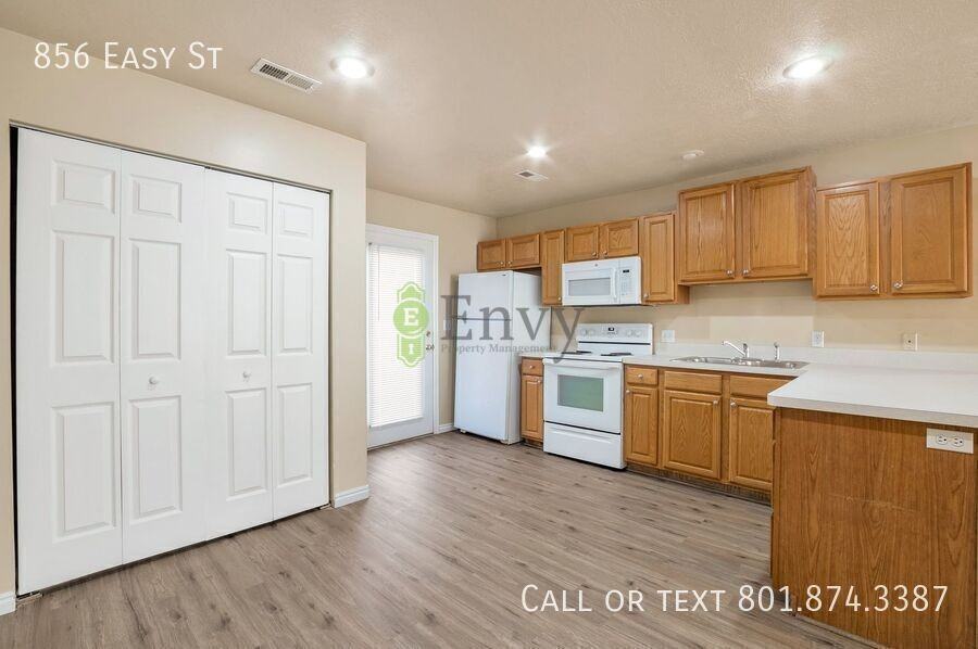 856 Easy St - Photo 2 of 15