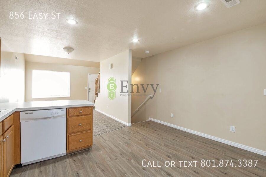 856 Easy St - Photo 5 of 15