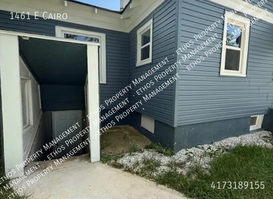1461 E Cairo St - Photo 4 of 14