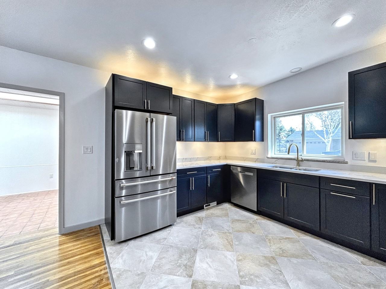 5960 S Logan Ct - Photo 6 of 39
