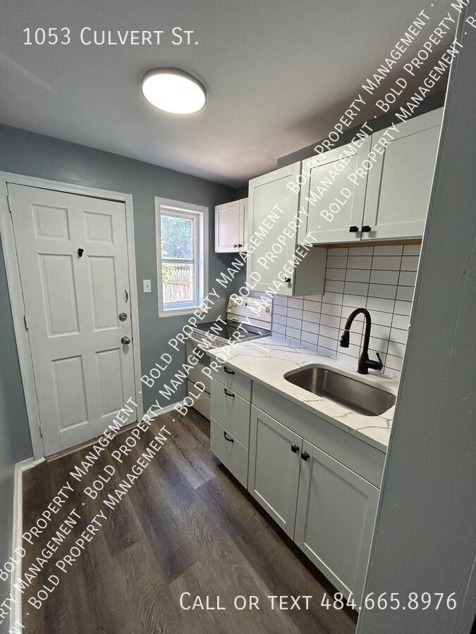 1053 Culvert St - Photo 4 of 12