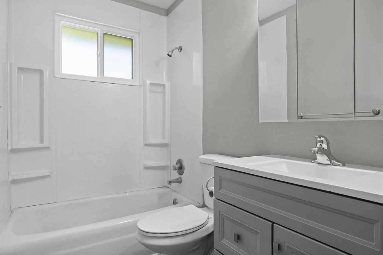 1112 Olive St #1112 - Photo 6 of 18