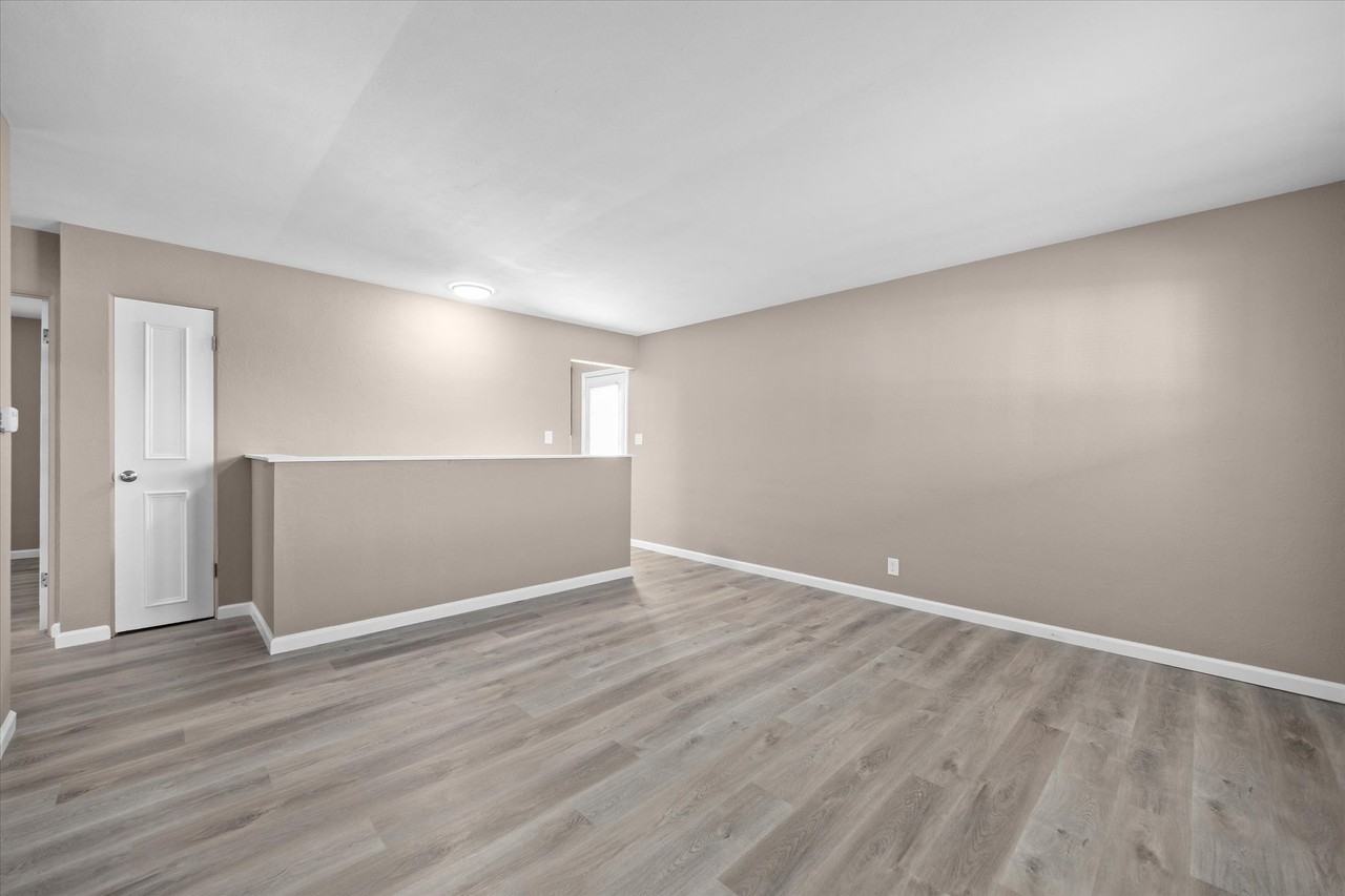 6 Manor Dr #2 - Photo 3 of 11
