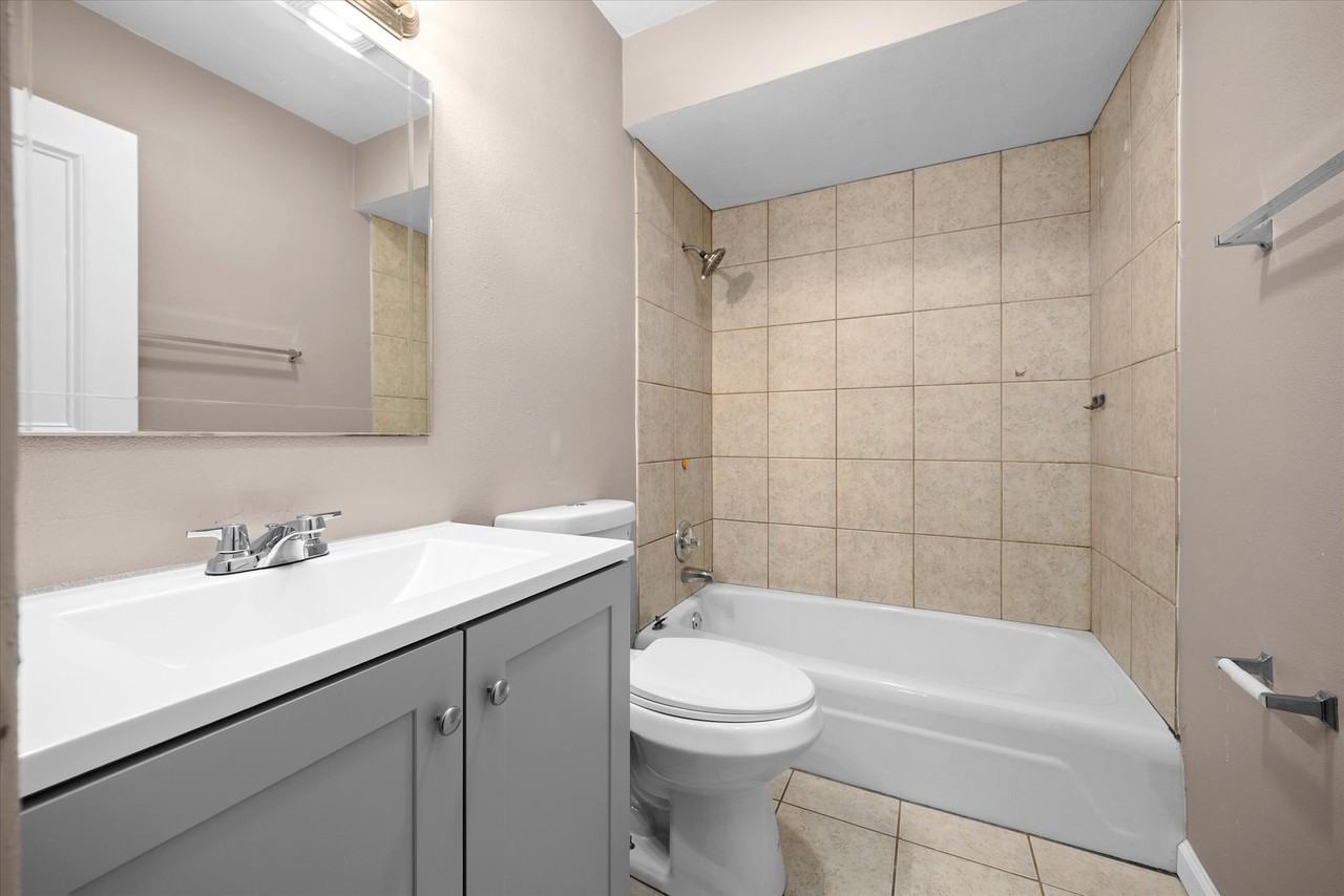 6 Manor Dr #2 - Photo 5 of 11