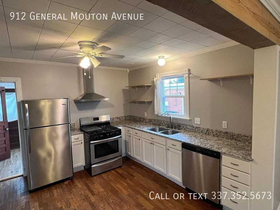 912 General Mouton Ave - Photo 2 of 12