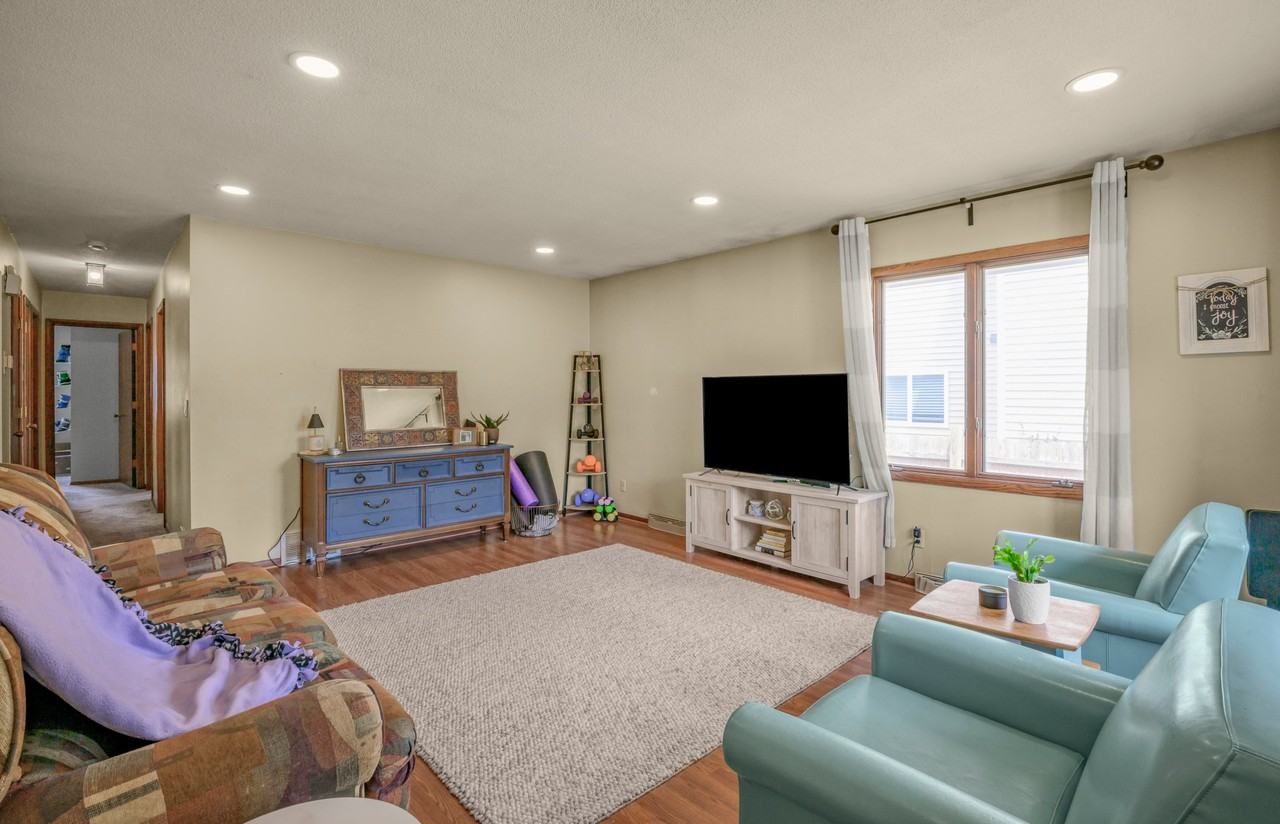 2715 Kirkwood Ln N - Photo 2 of 17