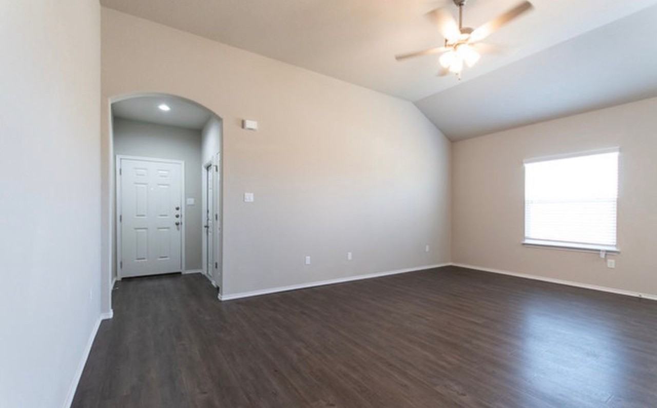 617 Grayson Ln - Photo 3 of 9