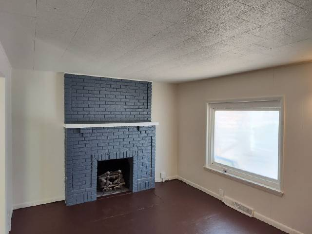 918 7th Ave - Photo 3 of 4