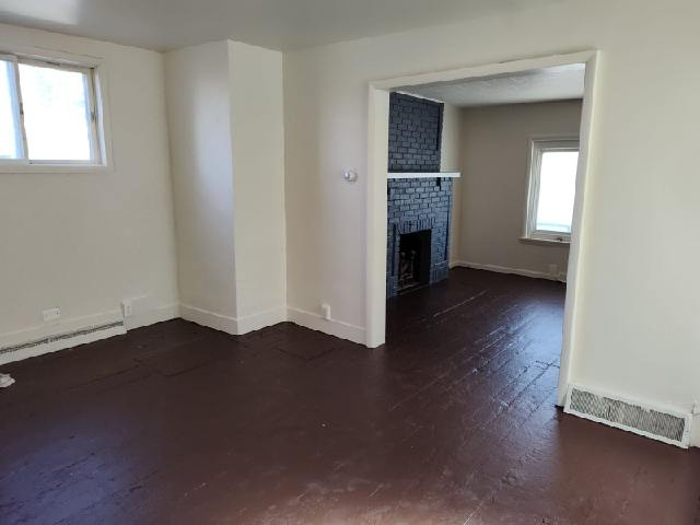 918 7th Ave - Photo 4 of 4
