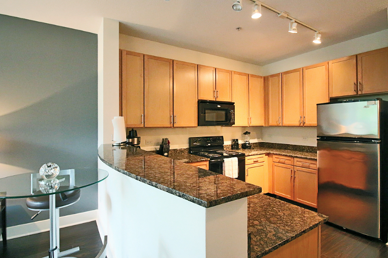 911 S Clark St - Photo 3 of 14