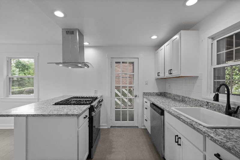 1454 Elizabeth Blvd - Photo 3 of 15