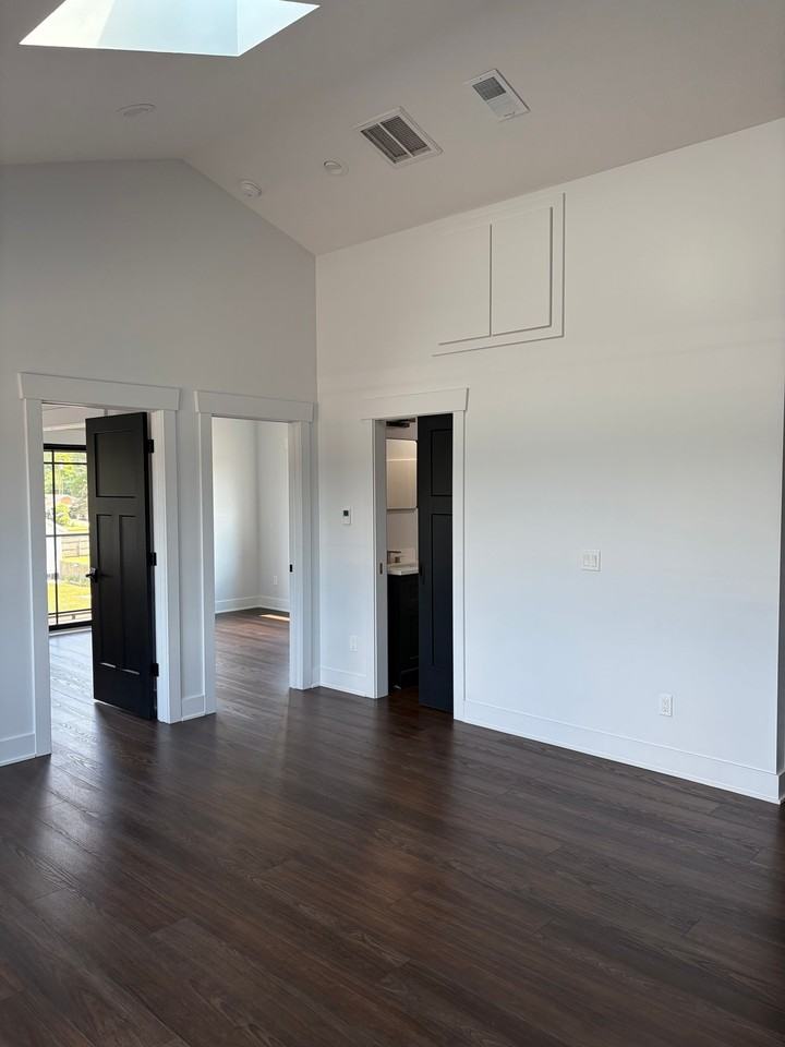 194 N Division St #A - Photo 5 of 12