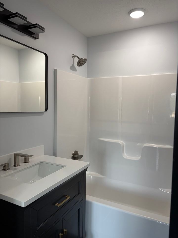 194 N Division St #A - Photo 6 of 12