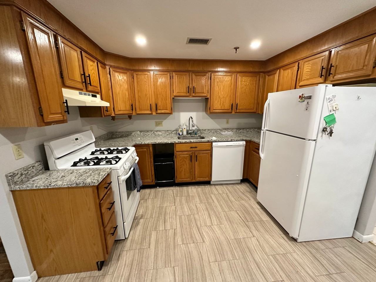 45 Christopher Dr #107 - Photo 5 of 11