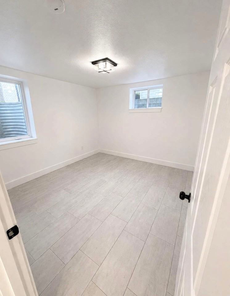 207 E Monroe St #B - Photo 3 of 10