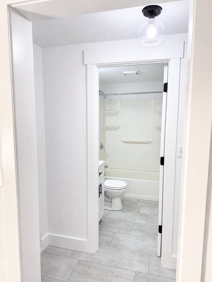 207 E Monroe St #B - Photo 5 of 10