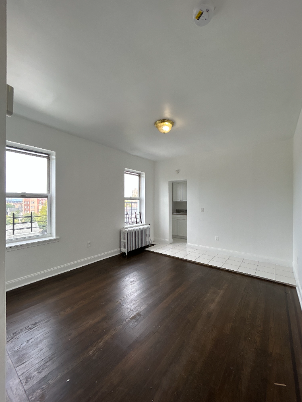 35 Kensington Ave #E2 - Photo 2 of 8