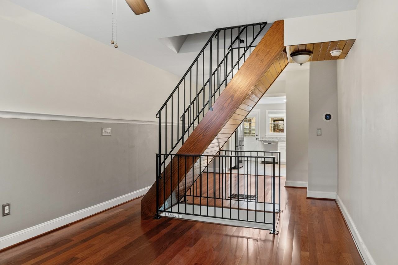 1524 E Clement St - Photo 3 of 21