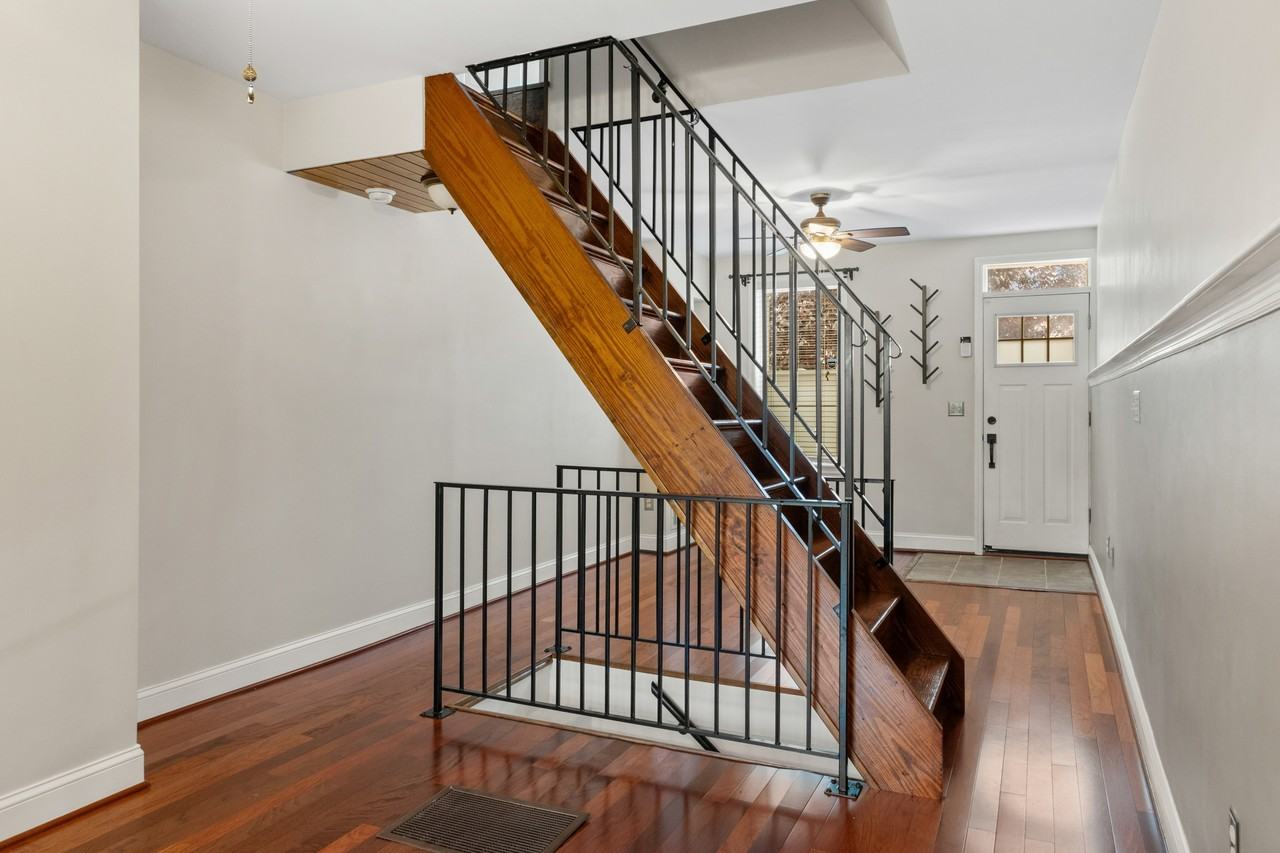 1524 E Clement St - Photo 5 of 21