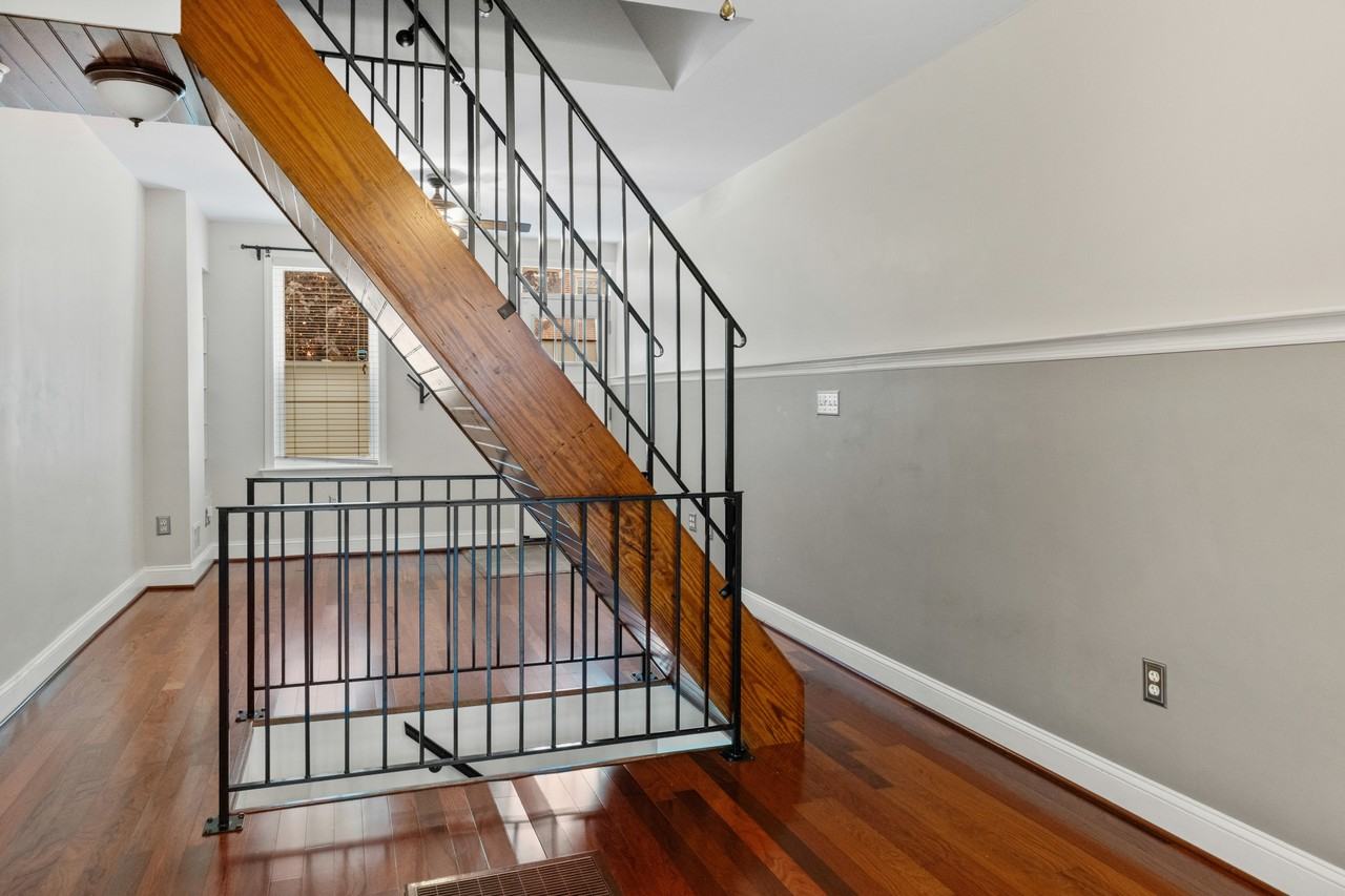 1524 E Clement St - Photo 6 of 21