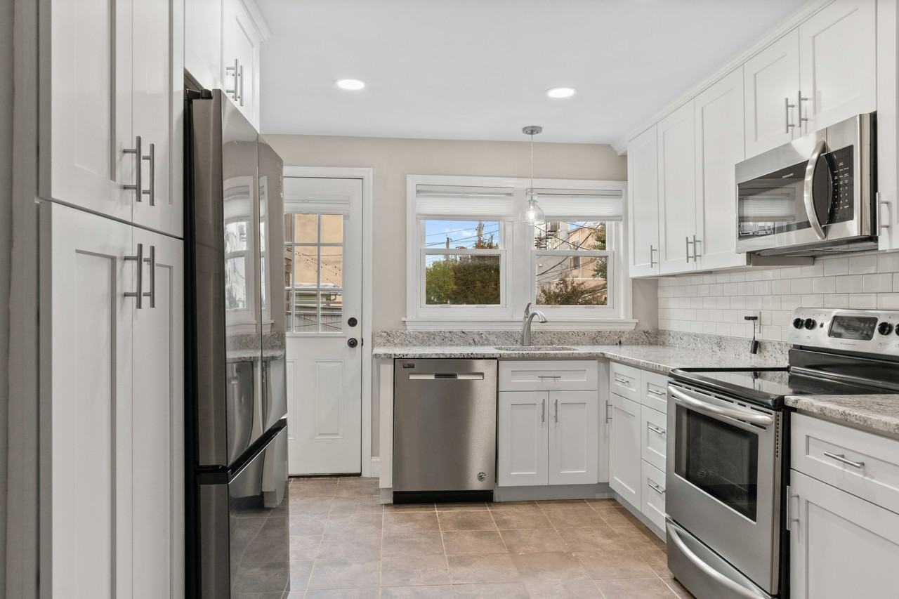 1524 E Clement St - Photo 7 of 21