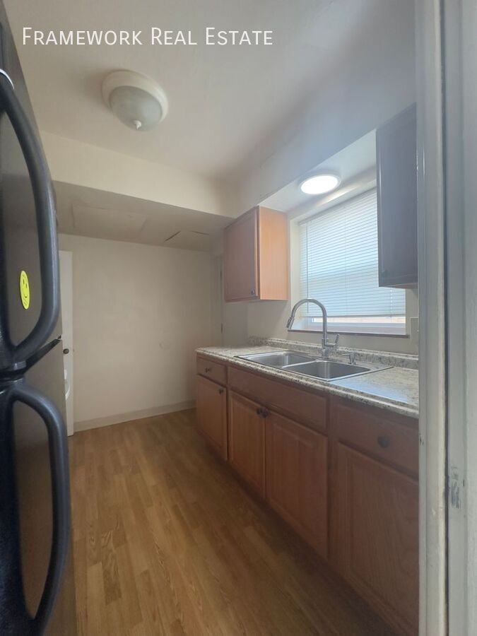 1460 Ivanhoe St - Photo 4 of 13