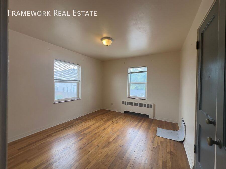 1460 Ivanhoe St - Photo 7 of 13