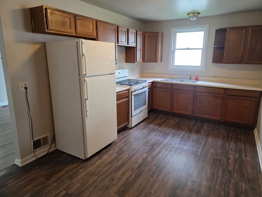 270 E Washington St - Photo 2 of 8