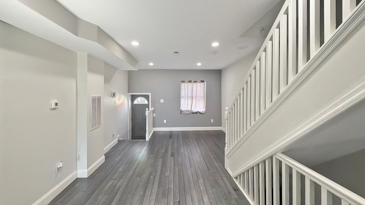 2428 Brentwood Ave - Photo 2 of 25
