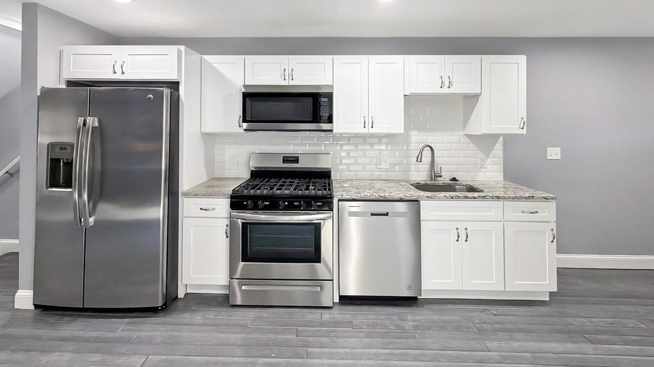2428 Brentwood Ave - Photo 4 of 25