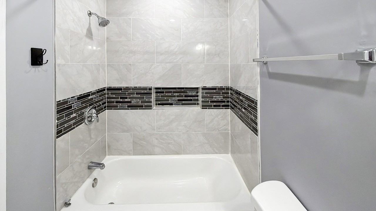2428 Brentwood Ave - Photo 7 of 25