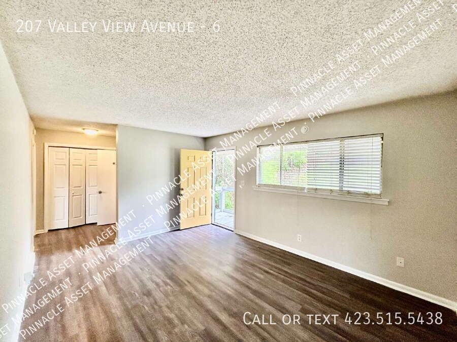 207 Valley View Ave #6 - Photo 3 of 9
