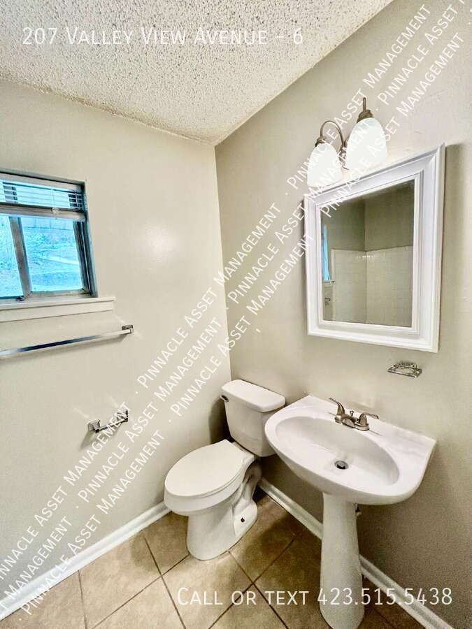 207 Valley View Ave #6 - Photo 6 of 9