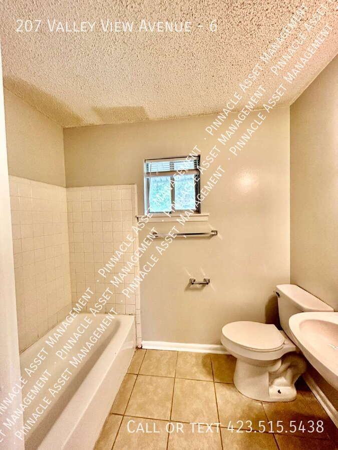 207 Valley View Ave #6 - Photo 7 of 9