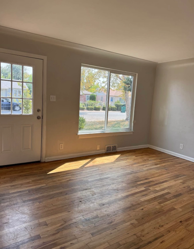 2357 Elmira St - Photo 5 of 15