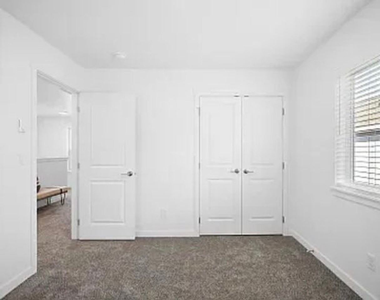 800 E F St #B - Photo 4 of 5
