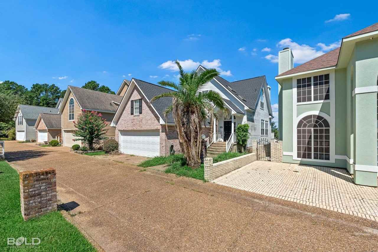 5737 S Lakeshore Dr - Photo 4 of 42