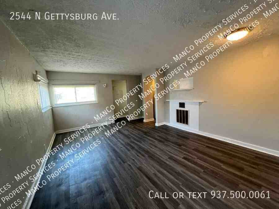 2544 N Gettysburg Ave - Photo 3 of 7