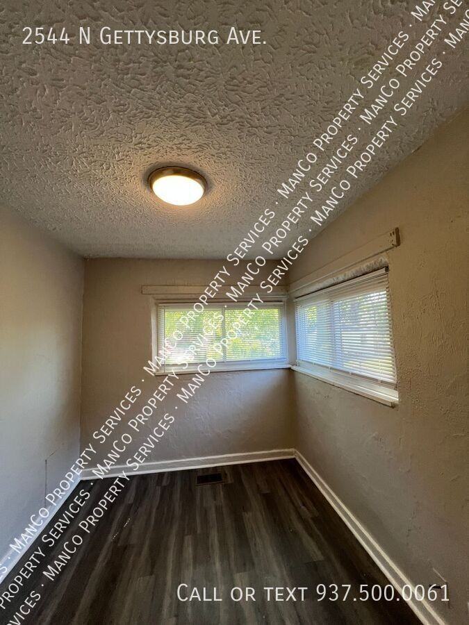 2544 N Gettysburg Ave - Photo 6 of 7