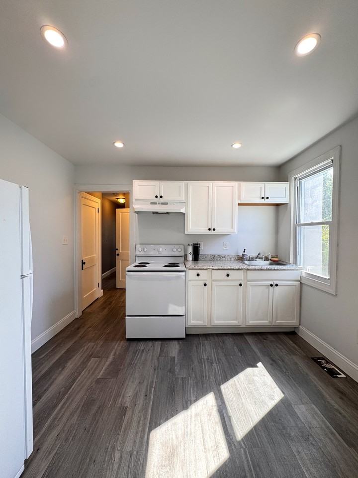 16 Jenkins Ave #A - Photo 4 of 10