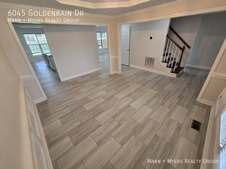 6045 Goldenrain Dr - Photo 7 of 50