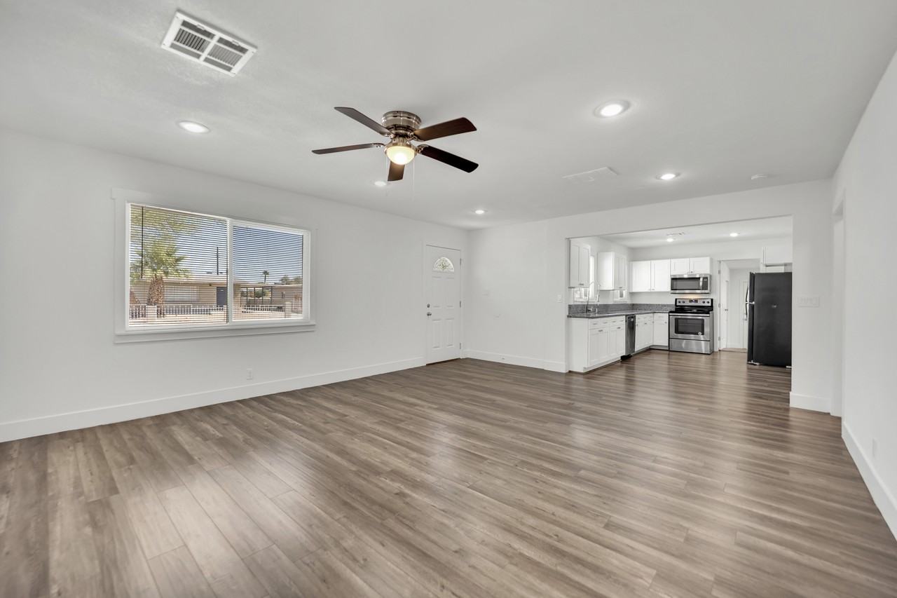 1050 Hassett Ave - Photo 6 of 26