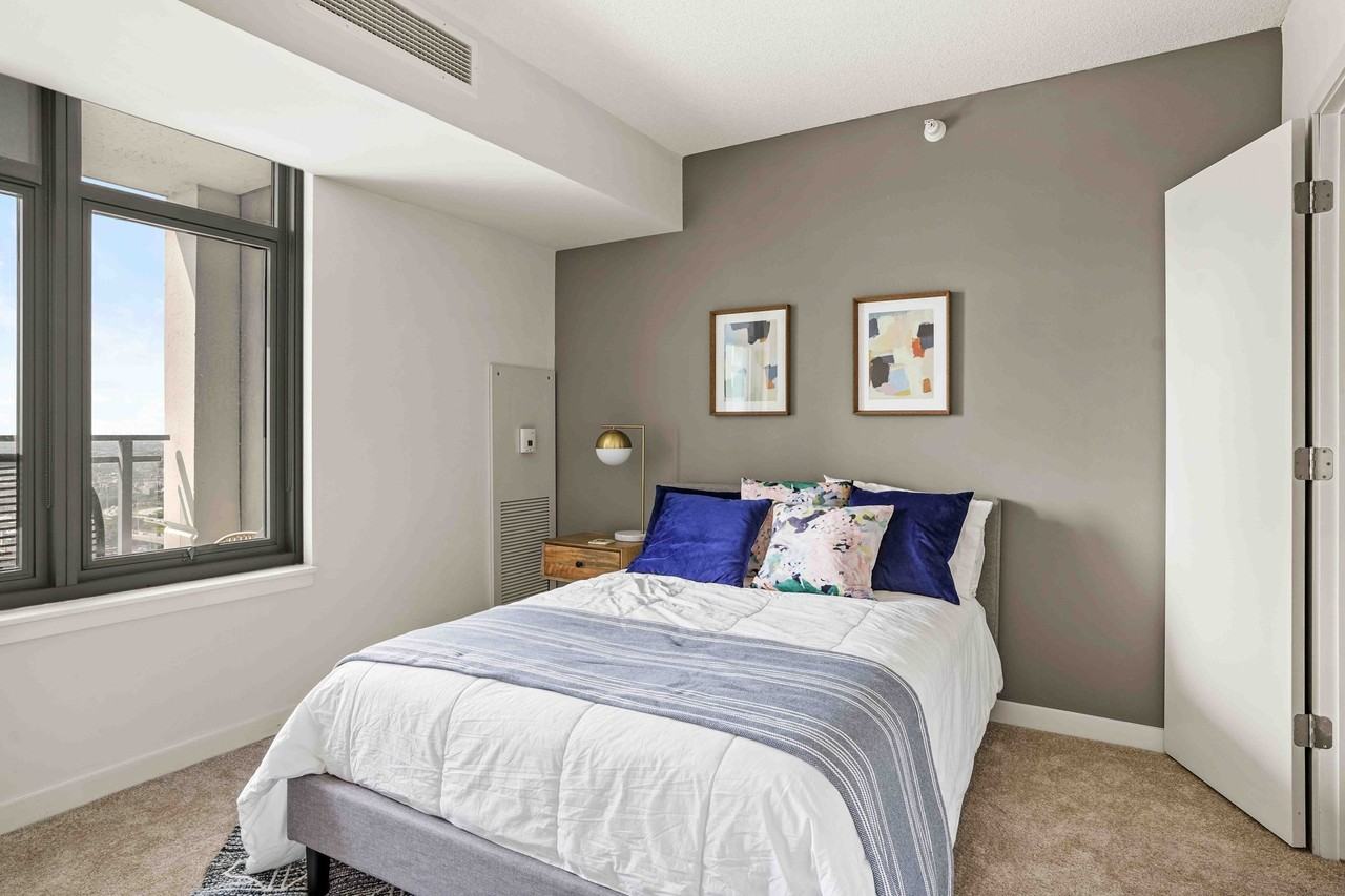 576 W Kinzie St - Photo 3 of 8
