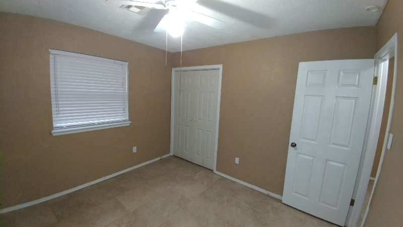 3010 Ne Kingsbriar Dr - Photo 3 of 8