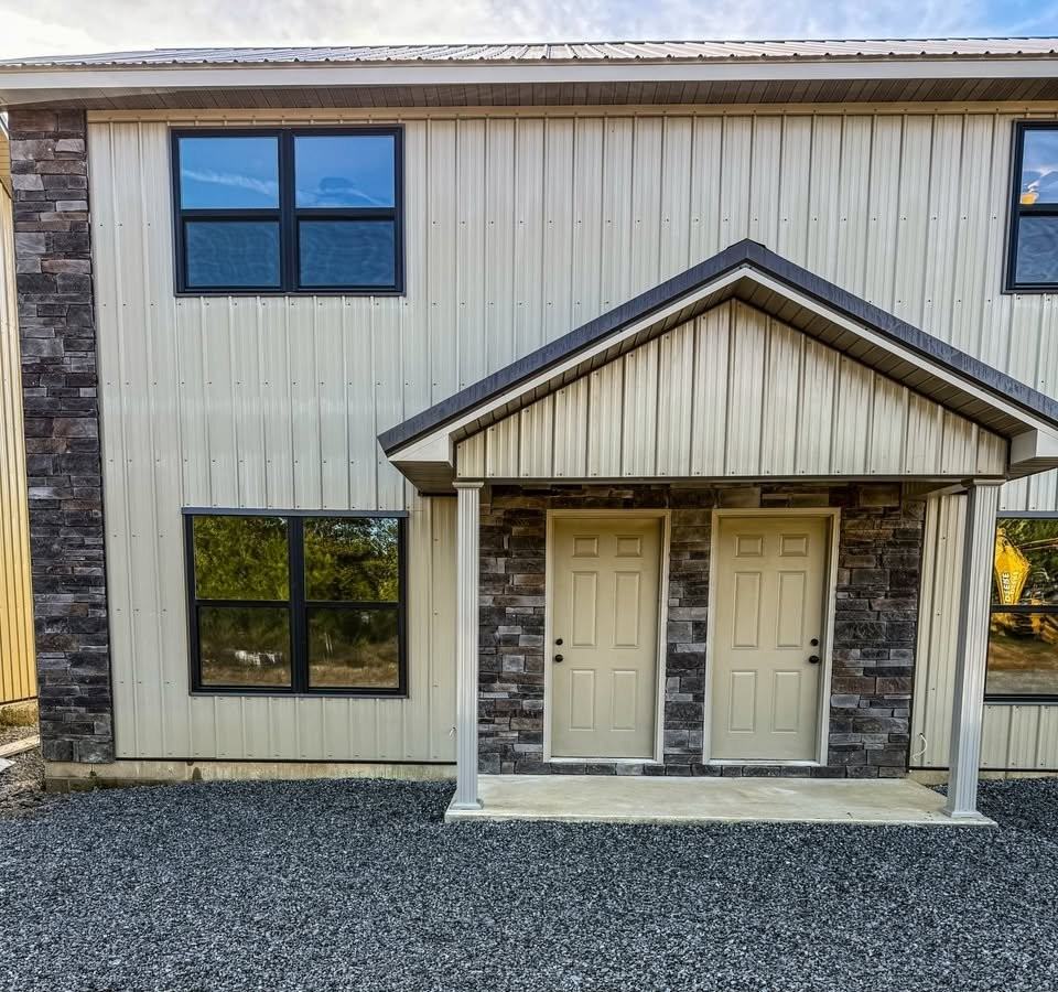 256 E Outer Rd
