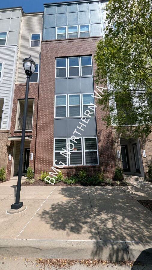 2576 Neabsco Common Pl