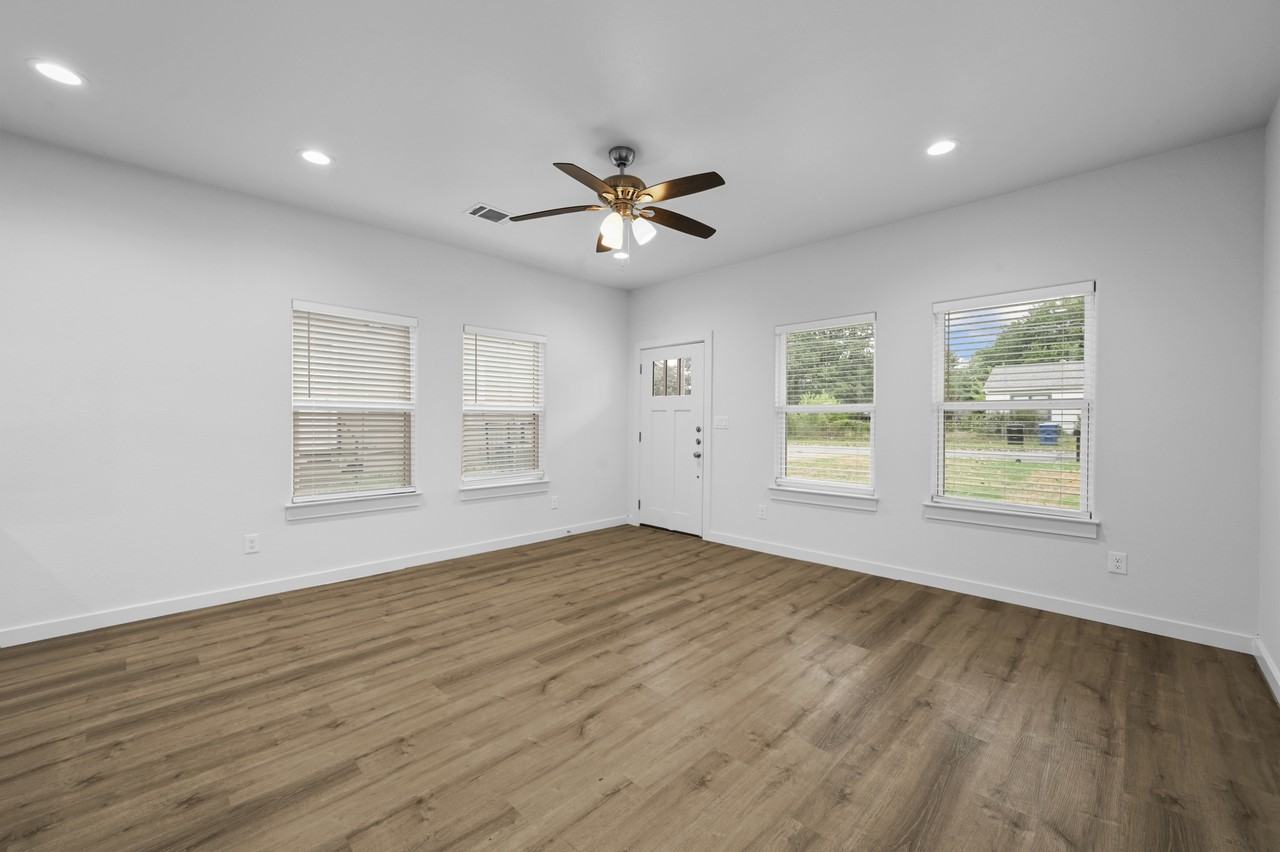 918 W Ford St #1 - Photo 2 of 19