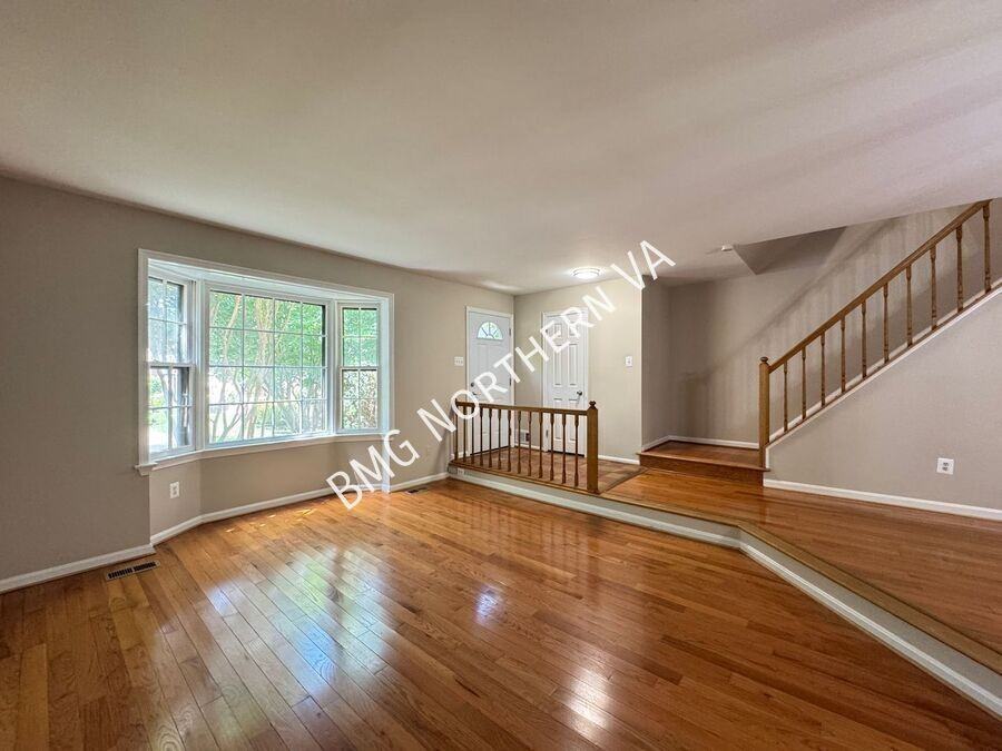 9606 Scotch Haven Dr - Photo 3 of 33